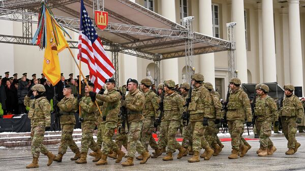 Американские военные на параде в честь Дня Вооруженных сил Литвы - Sputnik Литва