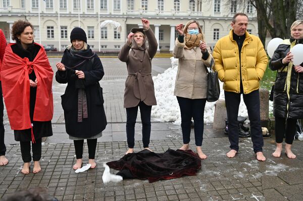 Nuotraukoje: basi protestuotojai prie Prezidentūros, Vilniuje. - Sputnik Lietuva