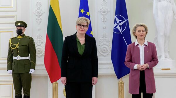 Ministrė pirmininkė Ingrida Šimonytė su Europos Komisijos Pirmininke Ursula von der Leyen - Sputnik Lietuva