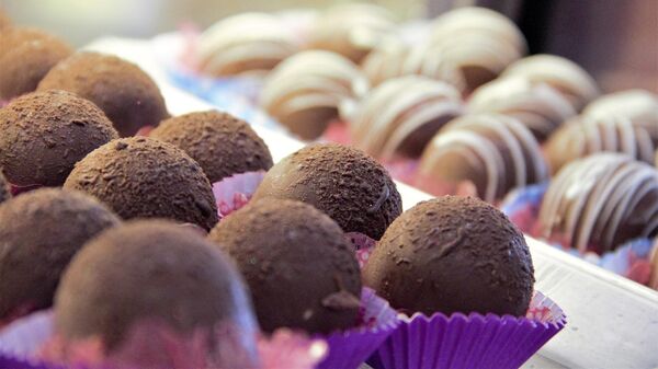 Шоколадные конфеты, архивное фото - Sputnik Литва