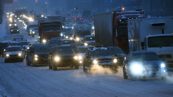 Автомобильная пробка во время снегопада, архивное фото - Sputnik Литва