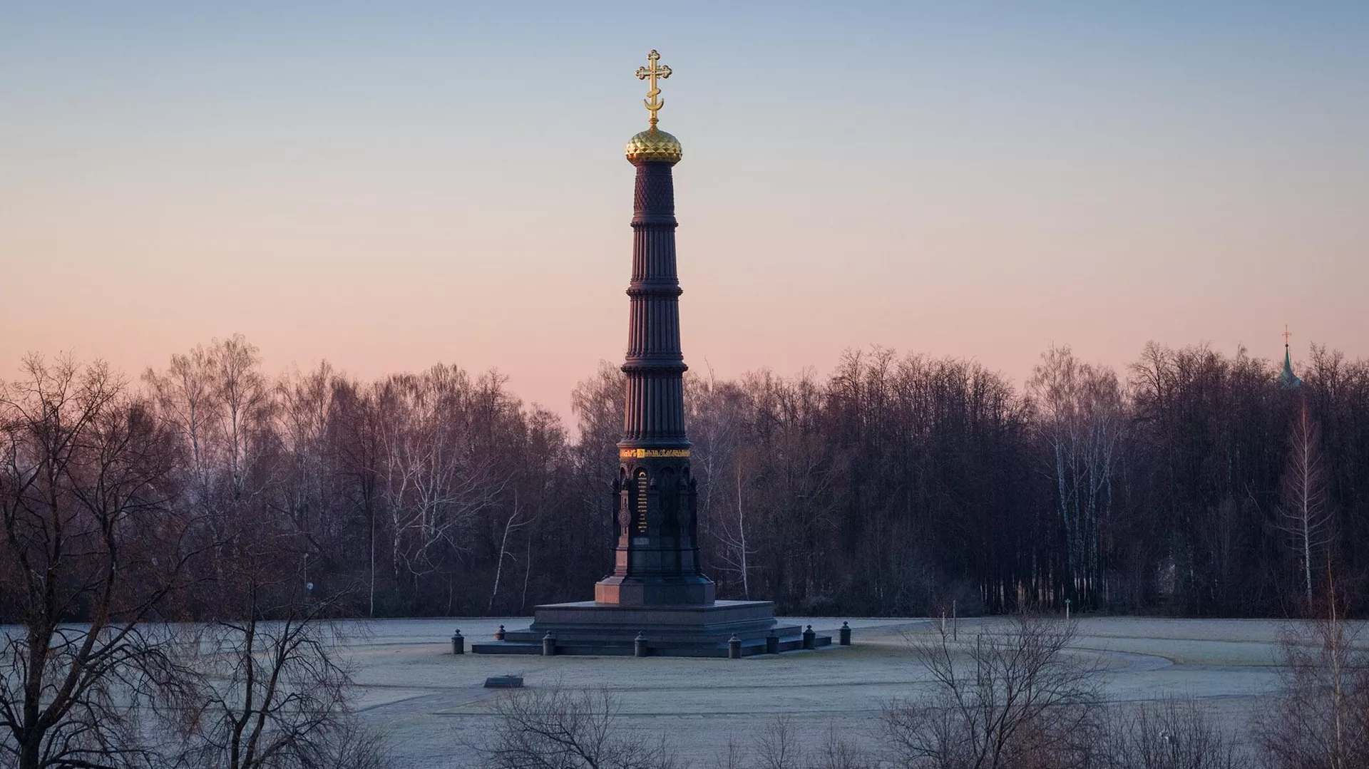 Памятник-обелиск Дмитрию Донскому на территории музея-заповедника Куликово поле Памятник-обелиск Дмитрию Донскому на территории музея-заповедника Куликово поле - Sputnik Lietuva, 1920, 04.12.2021