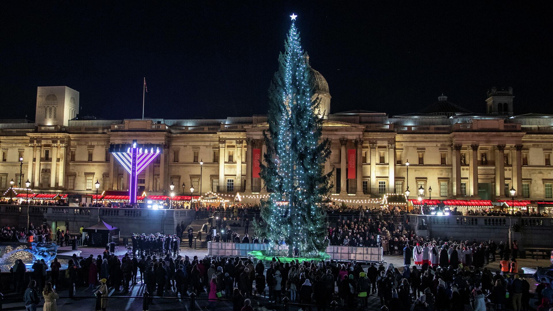 Рождественская елка на Трафальгарской площади в Лондоне - Sputnik Lietuva, 1920, 03.12.2021