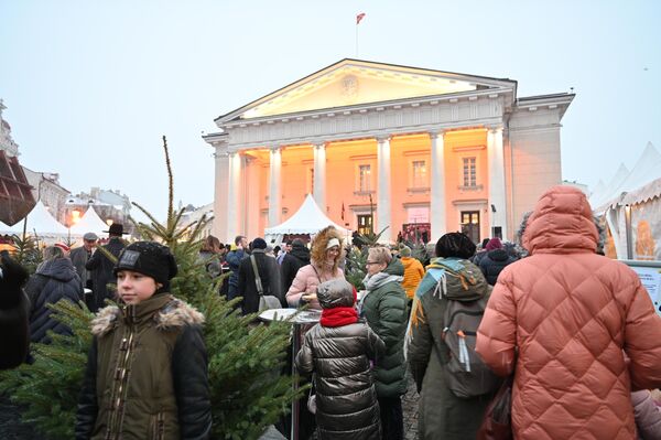 Рождественский фестиваль традиционно привлекает многих жителей и гостей Вильнюса. - Sputnik Литва