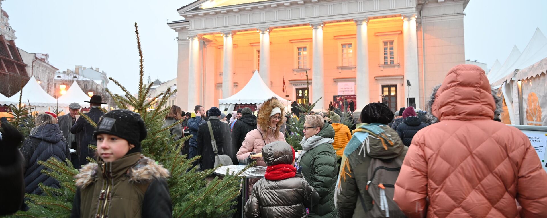 Международная Рождественская ярмарка на Ратушной площади в Вильнюсе - Sputnik Литва, 1920, 12.12.2021