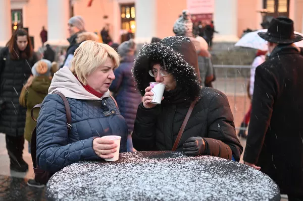 Vokiečių stendas šiemet lankytojus vaišina karštu aromatingu vynu ir glazūruotais vafliais. - Sputnik Lietuva