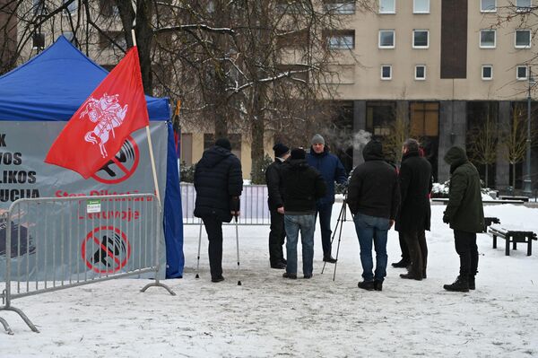 В Литве регулярно протестуют против ограничений, связанных с коронавирусом.  - Sputnik Литва
