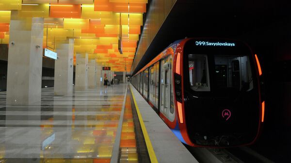 Traukinys Maskvos metro Big Circle Line (BCL) pietinės dalies Novatorskaja stotyje - Sputnik Lietuva