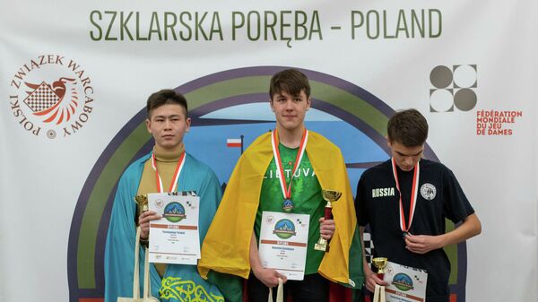Литовец Валентин Голубев стал победителем юношеского чемпионата мира по стоклеточным шашкам - Sputnik Литва