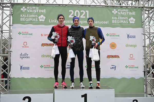 Nuotraukoje: šešių kilometrų lenktynių nugalėtojai Aivaras Čekanavičius (pirma vieta), Lukas Budavičius (antra vieta), Rimvydas Alminas (trečia vieta). - Sputnik Lietuva