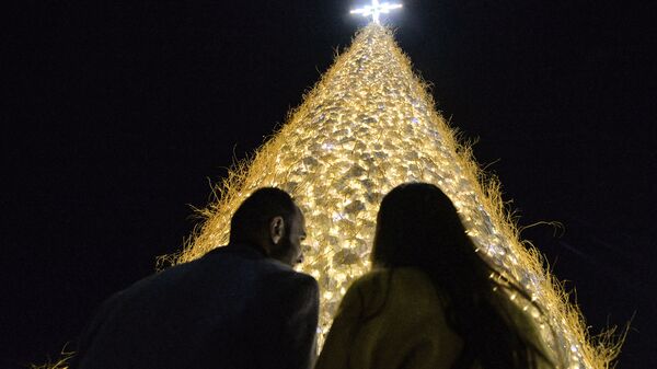 Необычная рождественская ель в христианском городе Бахдида, Ирак - Sputnik Lietuva