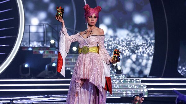 Mis Japonija Juri Vatanabė Mis Visata konkurse tautiniu kostiumu - Sputnik Lietuva