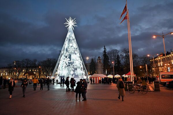 Акция прошла в самом сердце литовской столицы – на Кафедральной площади возле главной елки. - Sputnik Литва
