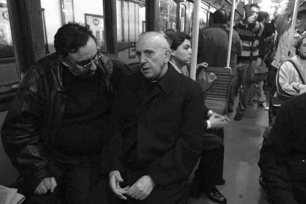 Šioje nuotraukoje be datos, Argentinos žurnalisto Sergio Rubino sutikimu, kardinolas Jorge Mario Bergoglio (R) keliauja metro Buenos Airėse. 2013 metų kovo 13 dieną Bergoglio buvo išrinktas popiežiumi Pranciškumi, 266-uoju Romos Katalikų Bažnyčios pontifiku. Šioje nuotraukoje be datos, Argentinos žurnalisto Sergio Rubino sutikimu, kardinolas Jorge Mario Bergoglio (R) keliauja metro Buenos Airėse. 2013 metų kovo 13 dieną Bergoglio buvo išrinktas popiežiumi Pranciškumi, 266-uoju Romos Katalikų Bažnyčios pontifiku. - Sputnik Lietuva