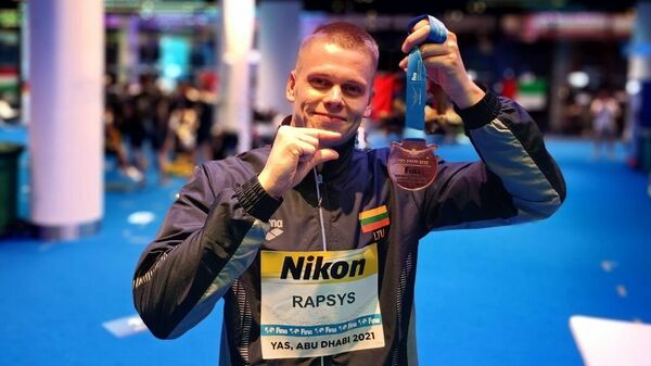 Литовский пловец Данас Рапшис с бронзовой медалью на чемпионате мира FINA по плаванию в Абу-Даби - Sputnik Литва