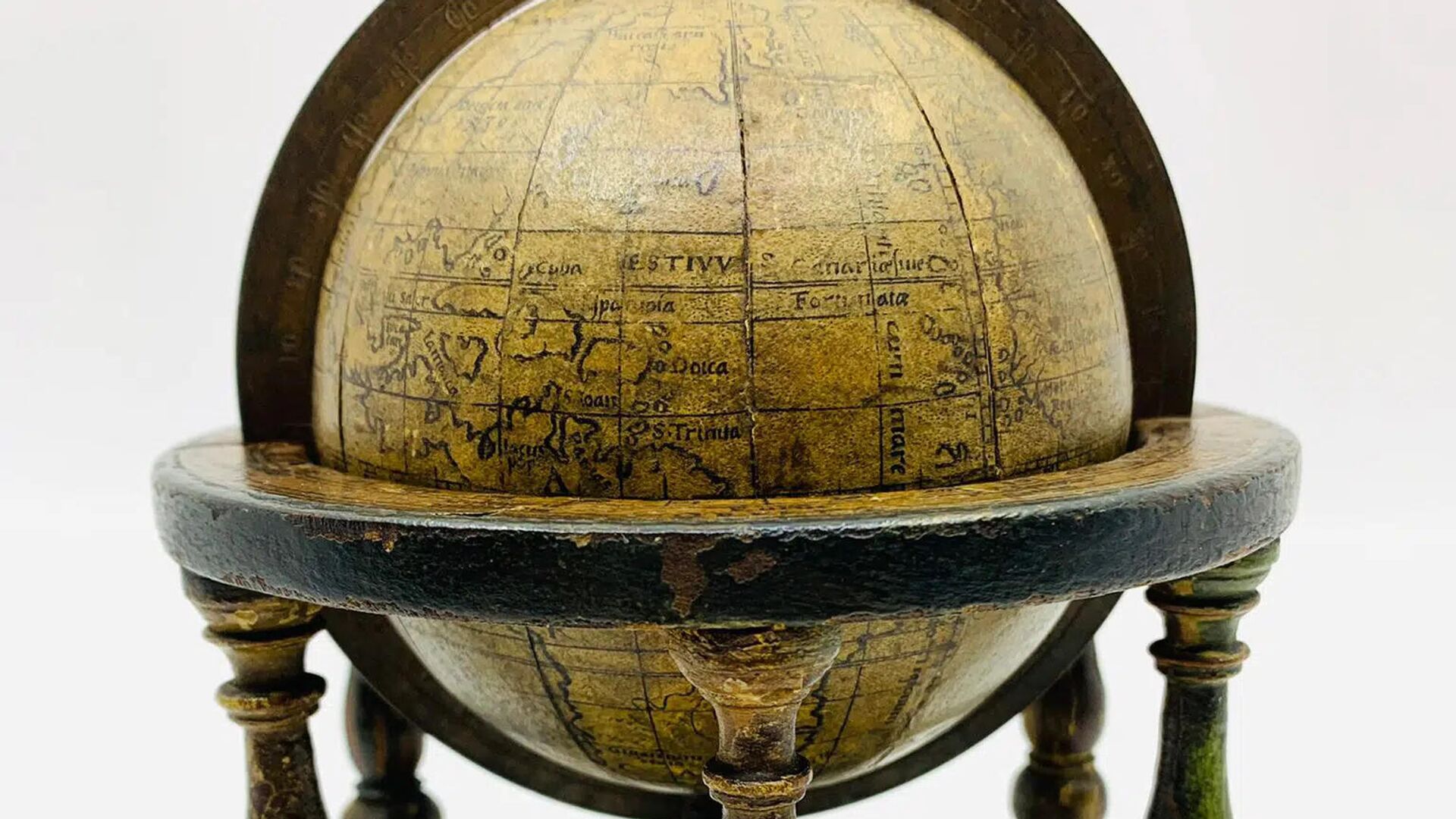 Глобус XVI века, проданный на аукционе Hansons Auctioneers в Британии - Sputnik Lietuva, 1920, 01.01.2022