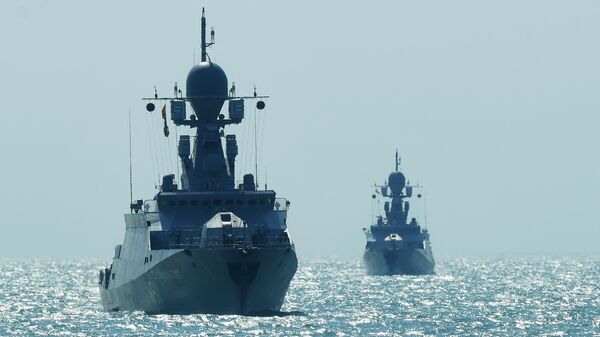 Малые ракетные корабли на учениях Каспийской флотилии в акватории порта Махачкалы, архивное фото - Sputnik Lietuva