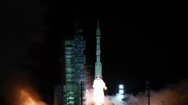 Raketos Changzheng-2F paleidimas iš kosmodromo Kinijoje - Sputnik Lietuva