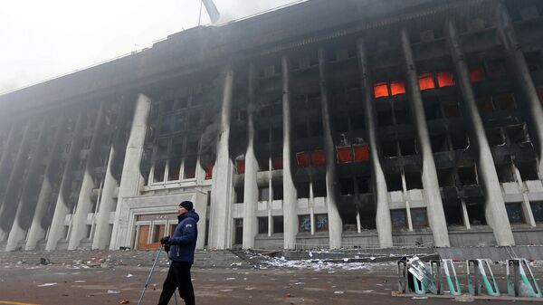 Разоренное здание мэрии Алма-Аты во время протестов, 6 января 2022 - Sputnik Литва