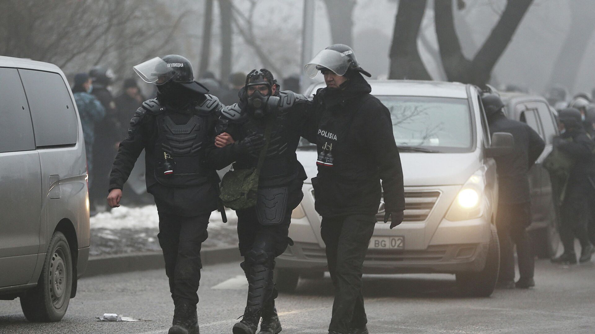 Kazachstano saugumo pajėgos per protestus Almatoje, 2022 metų sausio 5 dieną - Sputnik Lietuva, 1920, 07.01.2022