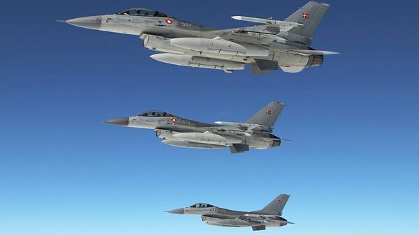 Американские многофункциональные истребители F-16 Fighting Falcon ВВС Дании - Sputnik Литва