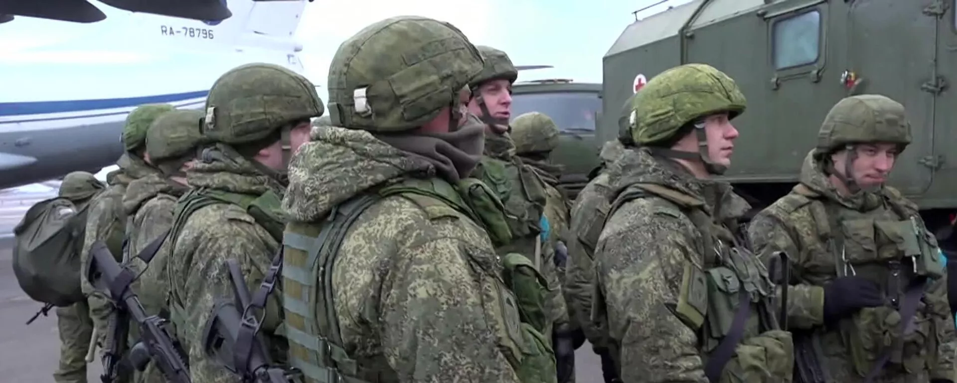 Личный состав миротворческих сил ОДКБ на аэродроме в Алма-Ате, архивное фото - Sputnik Lietuva, 1920, 11.01.2022