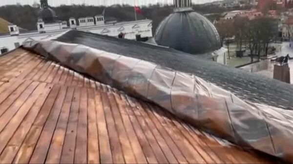 Ветер повредил крышу Кафедрального собора в Вильнюсе - Sputnik Lietuva