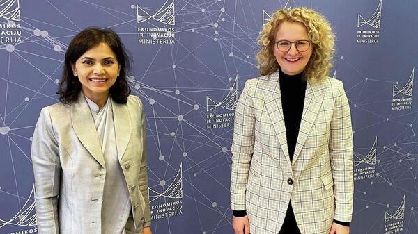 Indijos ambasadorė Nagma Mohamed Mallick ir Aušrinė Armonaitė - Sputnik Lietuva