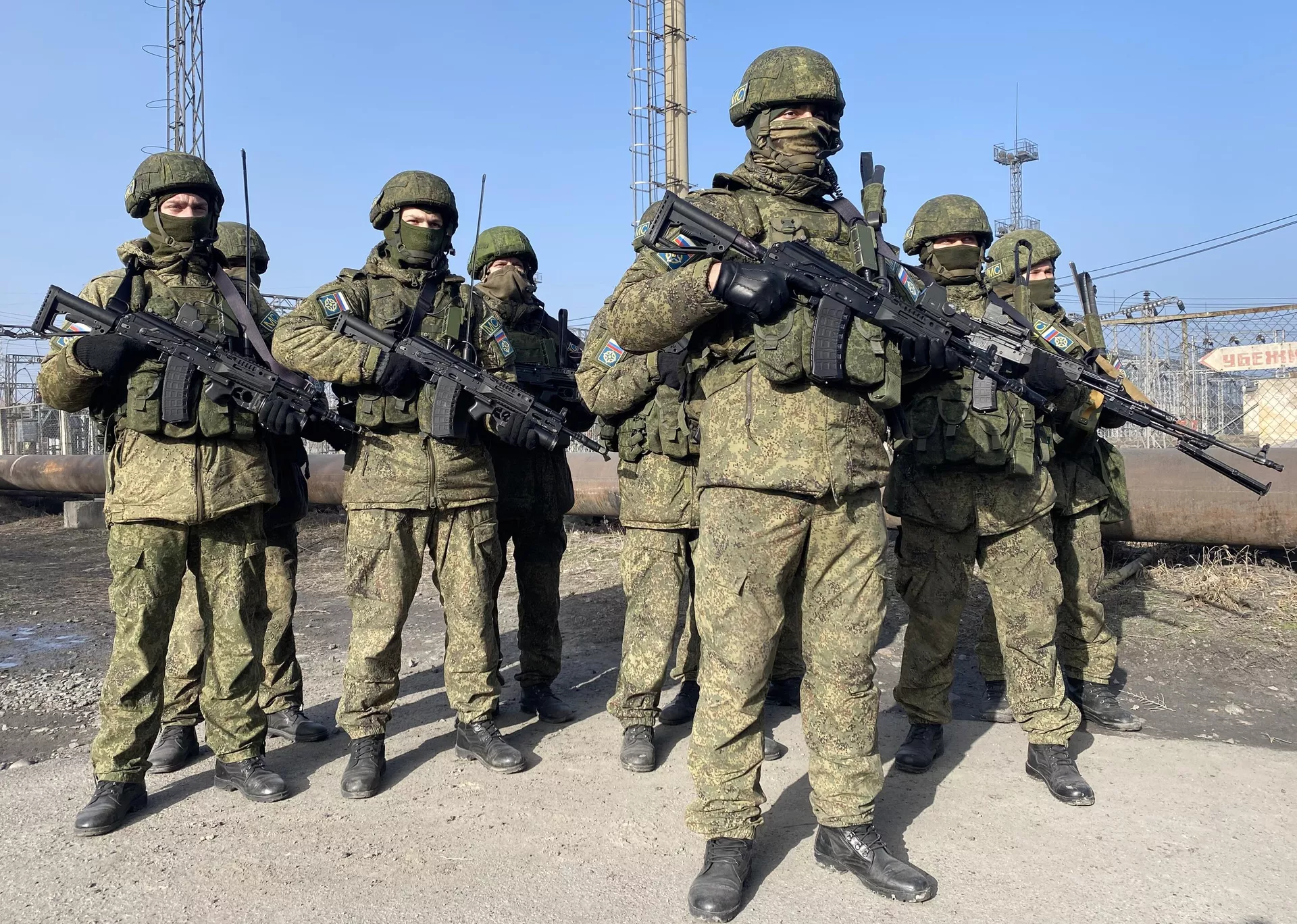 Военнослужащие из состава российского контингента миротворческих сил ОДКБ, охраняющие территорию ТЭЦ-3 в Алма-Ате, архивное фото Военнослужащие из состава российского контингента миротворческих сил ОДКБ, охраняющие территорию ТЭЦ-3 в Алма-Ате, архивное фото - Sputnik Lietuva, 1920, 27.01.2022