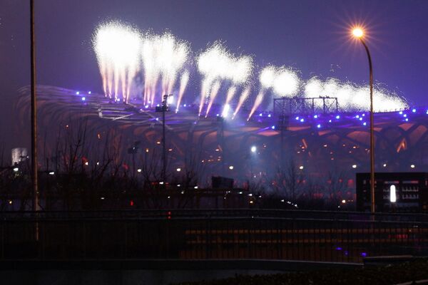 Per repeticiją prieš 2022 metų Pekino žiemos olimpinių žaidynių atidarymo ceremoniją prie Nacionalinio stadiono, dar vadinamo Paukščio lizdu, sprogo fejerverkai. - Sputnik Lietuva
