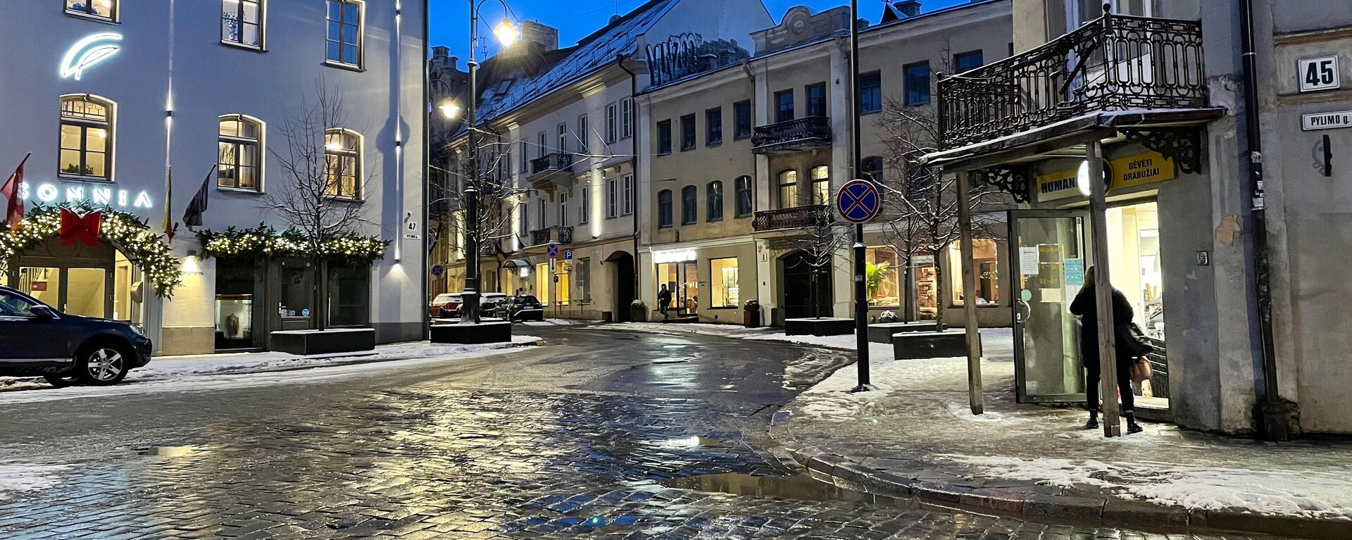 Заснеженная улица в Вильнюсе - Sputnik Литва, 1920, 02.02.2022