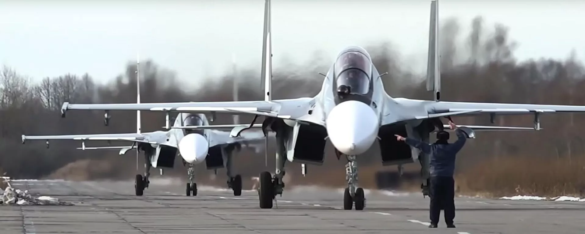 Keturių naikintuvų Su-30SM2 atvykimas į Baltijos laivyno jūrų aviacijos aerodromą - Sputnik Lietuva, 1920, 03.02.2022