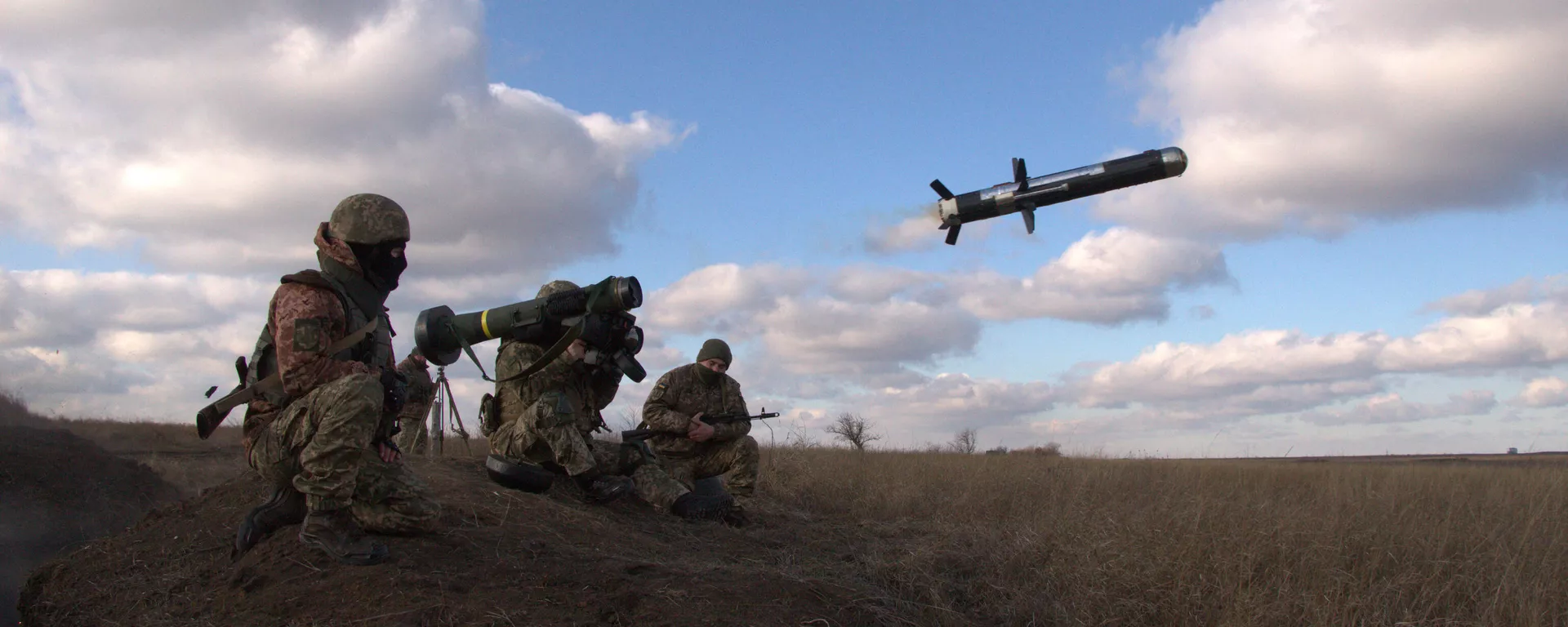 Ukrainos kariškiai su Amerikos raketų sistema Javelin Donbase - Sputnik Lietuva, 1920, 15.02.2022