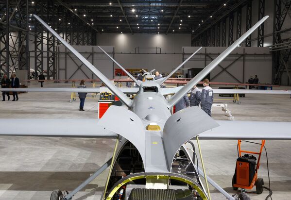 Pirmojoje specializuotoje Rusijos gamykloje, skirtoje serijinei didelių gabaritų orlaivių ir sraigtasparnių tipo nepilotuojamų orlaivių gamybai.  - Sputnik Lietuva
