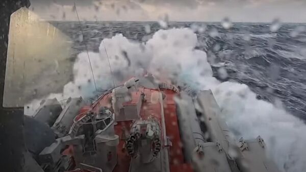 Появилось видео учений боевых кораблей Северного флота в Атлантике - Sputnik Lietuva