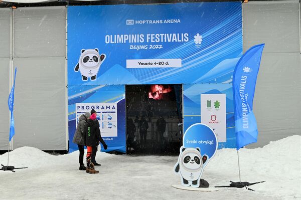 Долгожданный праздник зимних видов спорта стартовал в Вильнюсе в пятницу вечером у Белого моста. - Sputnik Литва