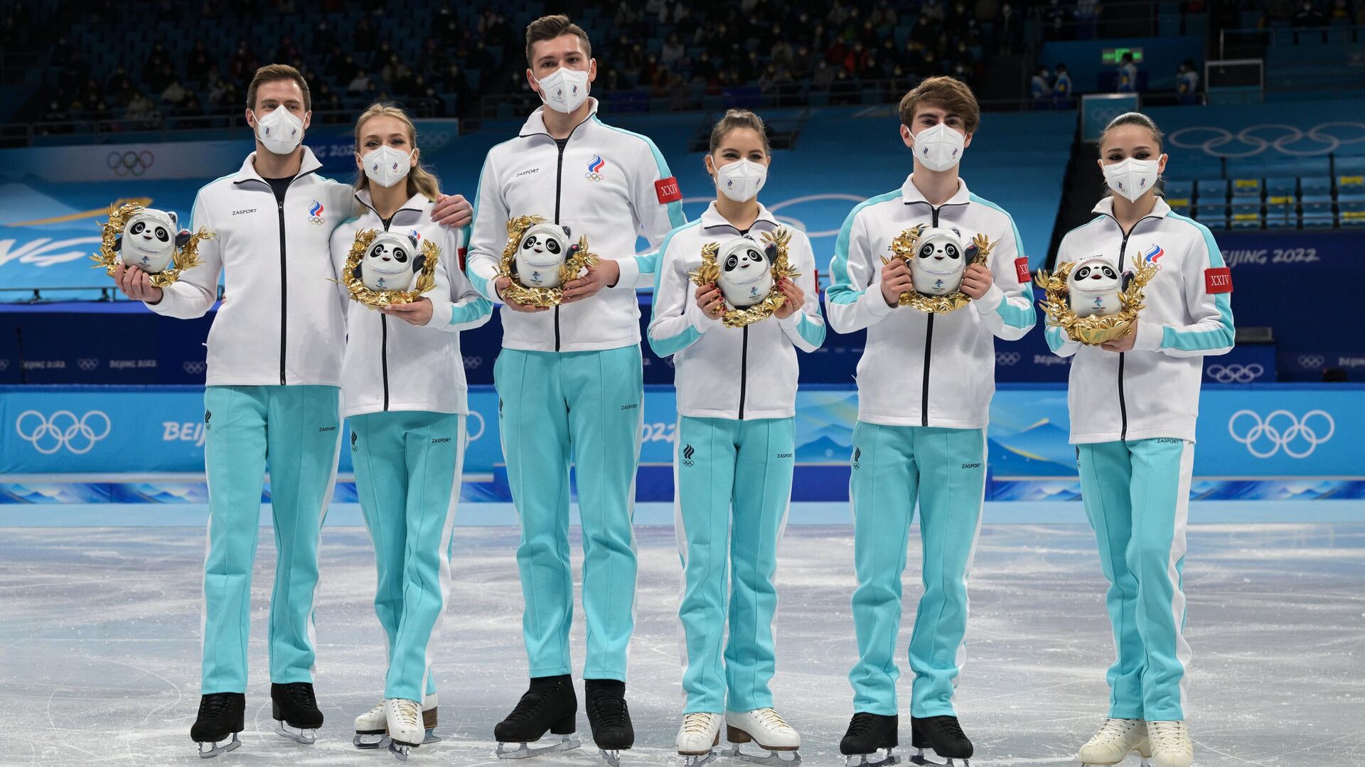 Rusijos dailiojo čiuožimo čiuožėjai apdovanojimais dailiojo čiuožimo komandinėse varžybose XXIV žiemos olimpinėse žaidynėse Pekine - Sputnik Lietuva, 1920, 14.02.2022