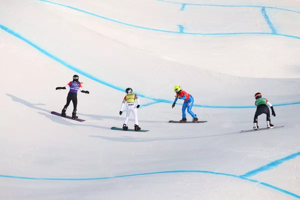 2022 m. Pekino olimpinės žaidynės — snieglentė — moterų snieglenčių kroso pusfinalis — Genting Snow Park, Zhangjiakou, Kinija. Stacy Gaskill iš JAV, Michela Moioli iš Italijos, Lindsey Jacobellis iš JAV ir Chloe Trespeuch iš Prancūzijos. 2022 m. Pekino olimpinės žaidynės — snieglentė — moterų snieglenčių kroso pusfinalis — Genting Snow Park, Zhangjiakou, Kinija. Stacy Gaskill iš JAV, Michela Moioli iš Italijos, Lindsey Jacobellis iš JAV ir Chloe Trespeuch iš Prancūzijos. - Sputnik Lietuva