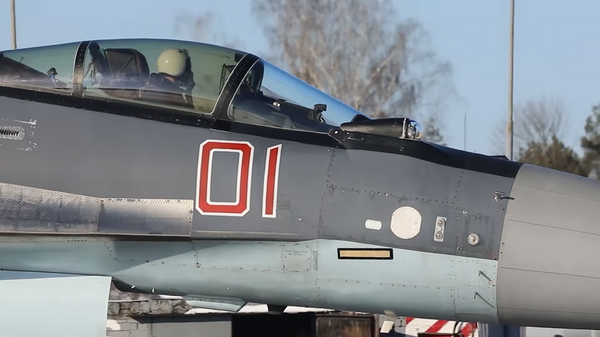 Полет на перехват воздушной цели истребителей Су-35С на учении Союзная решимость-2022 - Sputnik Lietuva