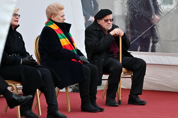 Šventėje dalyvavo premjerė Ingrida Šimonytė, buvusi Lietuvos prezidentė Dalia Grybauskaitė ir Lietuvos politikas Vytautas Landsbergis. - Sputnik Lietuva