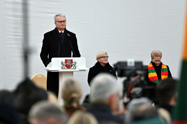 На фото: литовский лидер Гитанас Науседа выступает с речью в честь Дня восстановления Литовского государства. - Sputnik Литва