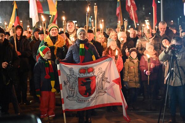 Финальной точкой шествия стала площадь Лукишкес, где и состоялся мини-митинг. - Sputnik Литва