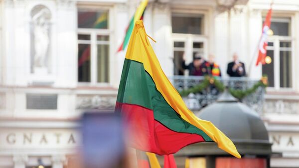 Горожане на празднике в честь дня восстановления Литовского государства в Вильнюсе - Sputnik Литва