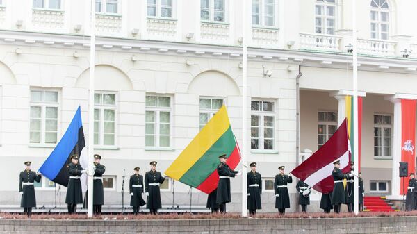Торжественная церемония поднятия флагов стран Балтии в День восстановления Литовского государства - Sputnik Lietuva
