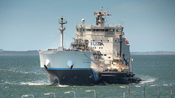 Первый в мире танкер для перевозки жидкого водорода Suiso Frontier в порту Австралии - Sputnik Литва