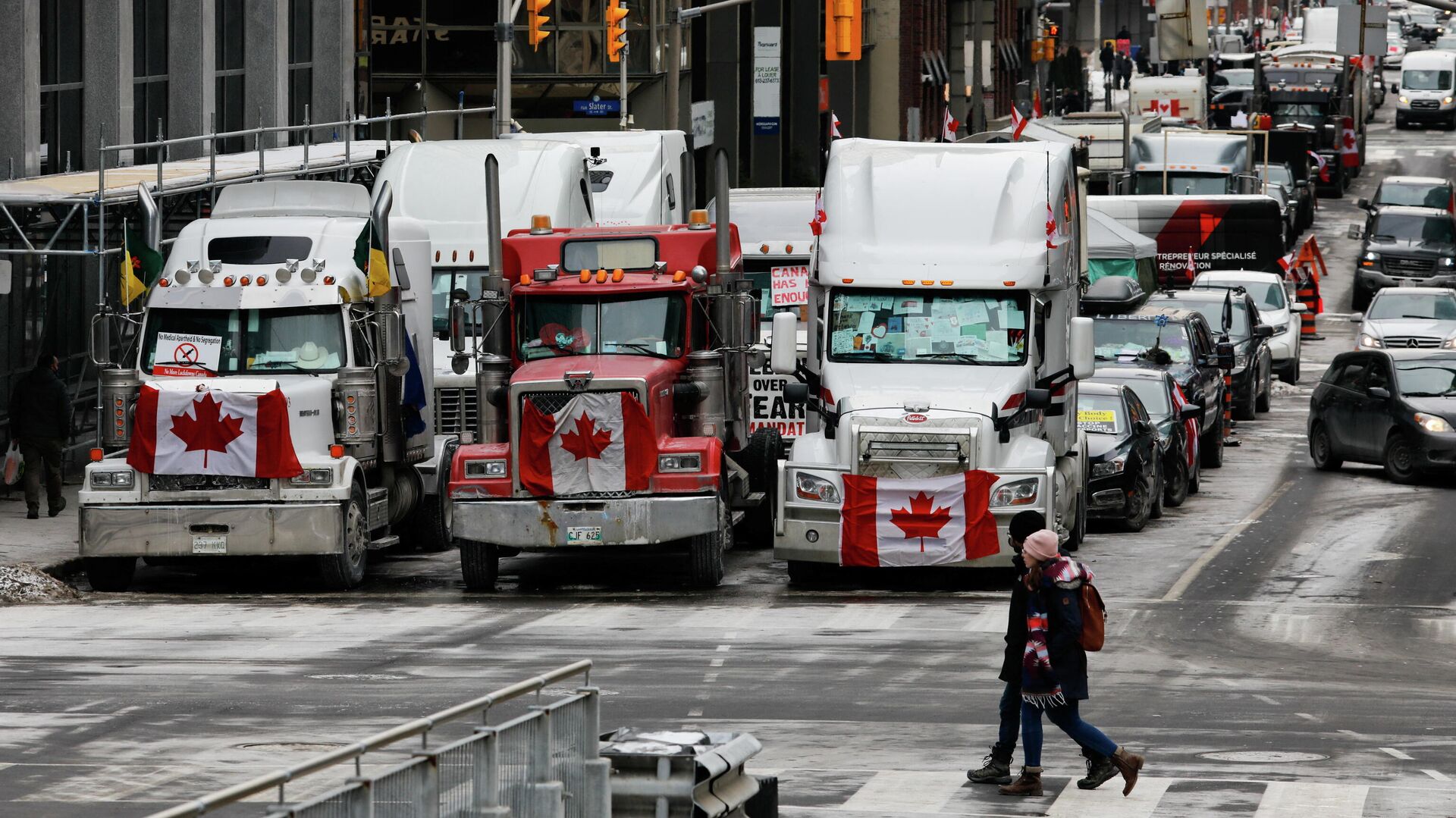 Sunkvežimiai Otavos gatvėse per sunkvežimių vairuotojų protestą Kanadoje - Sputnik Lietuva, 1920, 18.02.2022