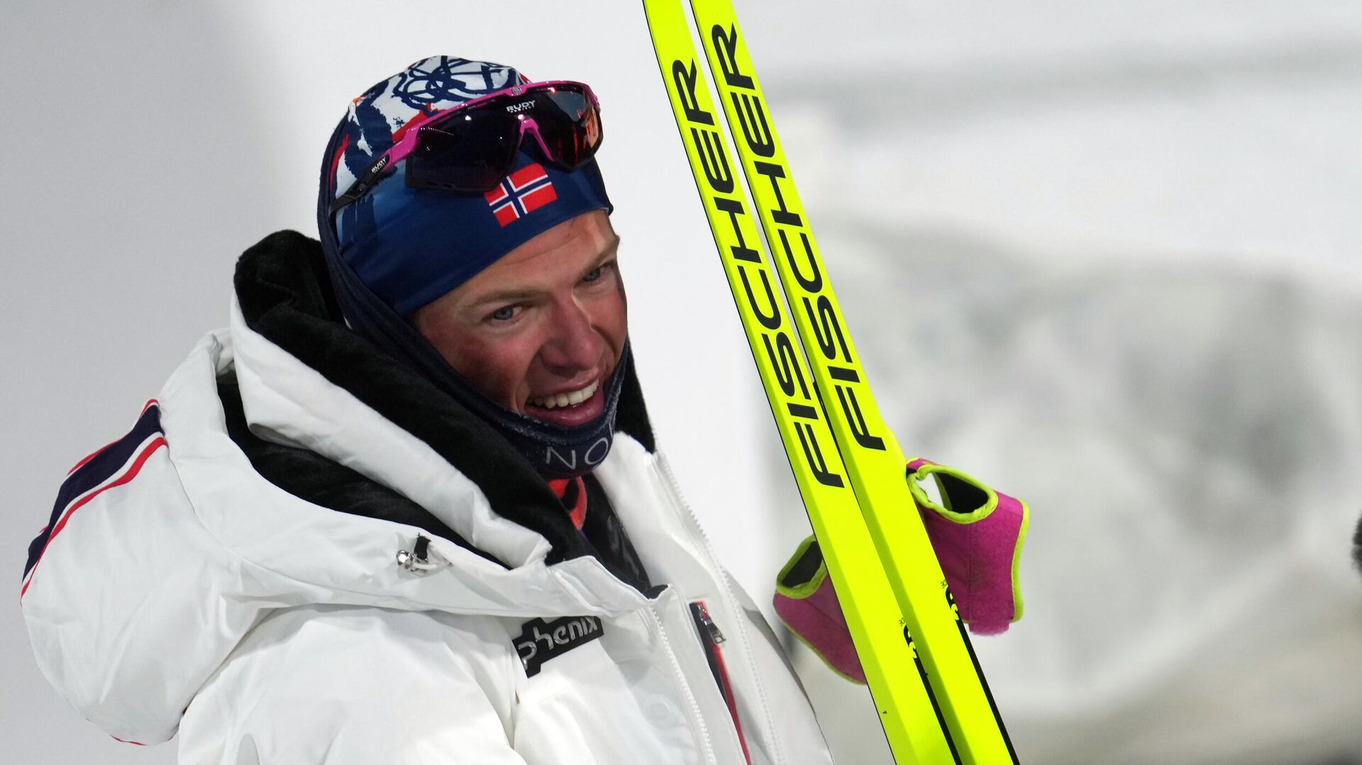 Норвежский лыжник Йоханнес Хёсфлот Клебо на финише дистанции командного спринта среди мужчин на Олимпиаде-2022 - Sputnik Литва, 1920, 19.02.2022