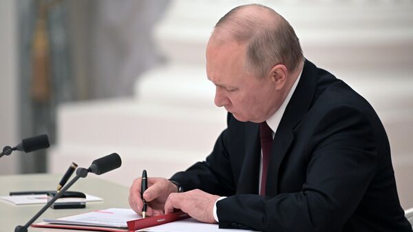 Президент России Владимир Путин подписал указы о признании ЛНР и ДНР - Sputnik Литва