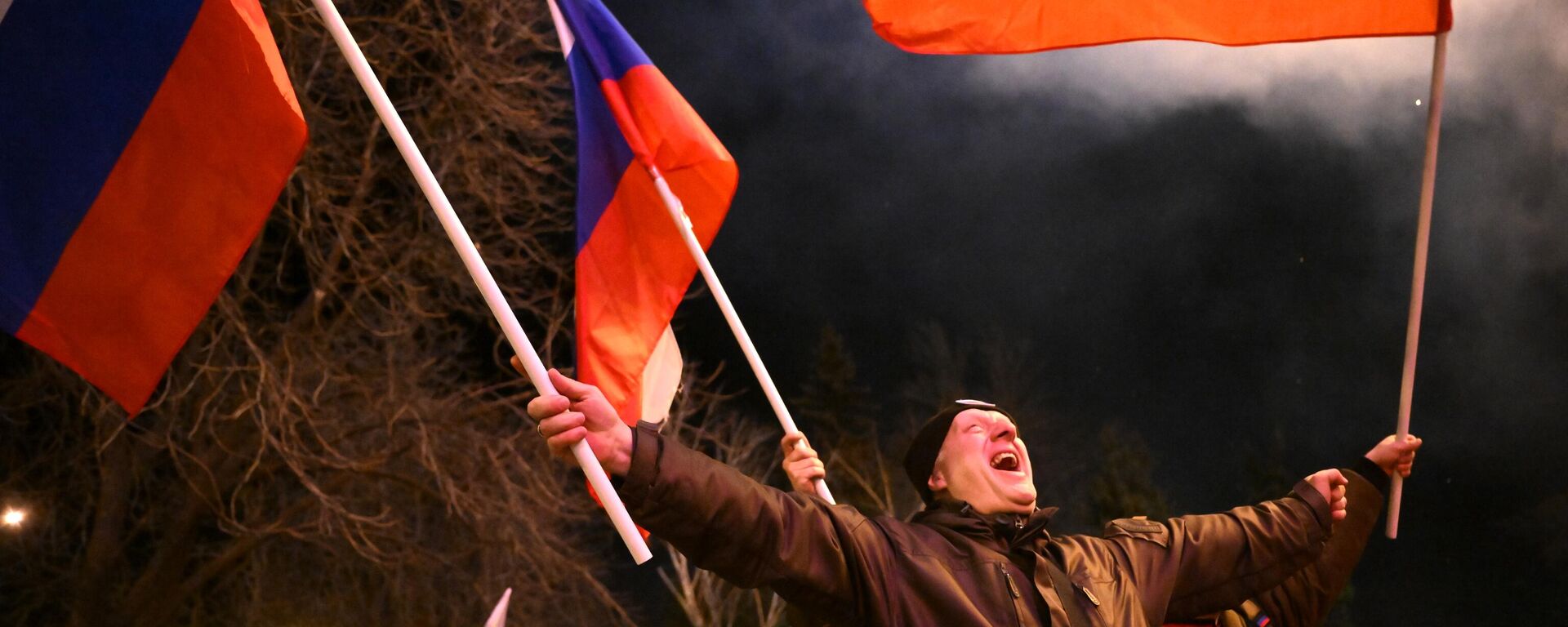 Жители Донецка празднуют признание Россией ДНР и ЛНР - Sputnik Lietuva, 1920, 22.02.2022
