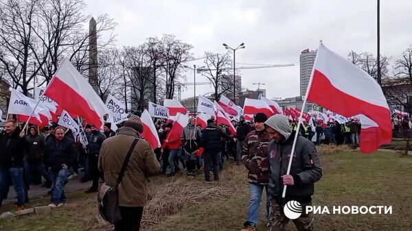 Польские фермеры заблокировали центр Варшавы - Sputnik Литва
